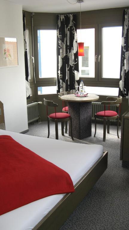 Hotel Am Schlossberg 뵈브링엔 객실 사진